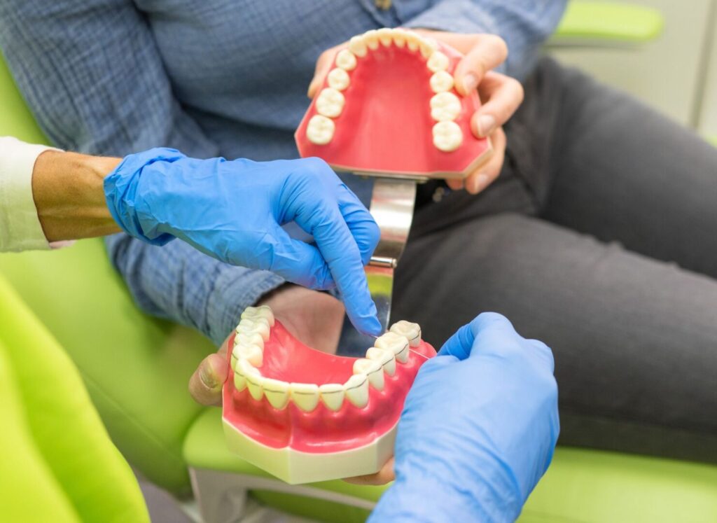 Come fanno la pulizia dei denti i dentisti: la rivoluzione della tecnologia GBT 1 Come fanno la pulizia dei denti i dentisti: la rivoluzione della tecnologia GBT